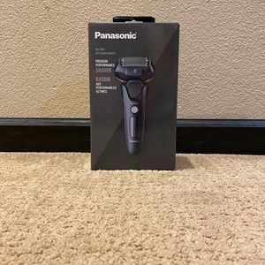BRAND NEW: Panasonic Wet and Dry Shaver, 5 Shaving Heads